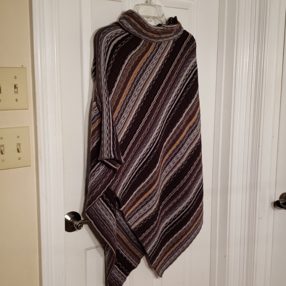 Poncho - Picture 2 of 2